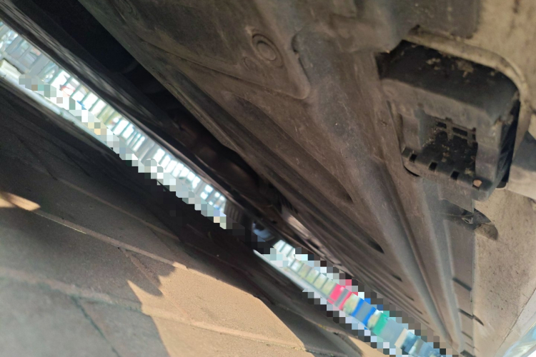 奔驰C级 2018款 C 200 L 运动版局部细节9004