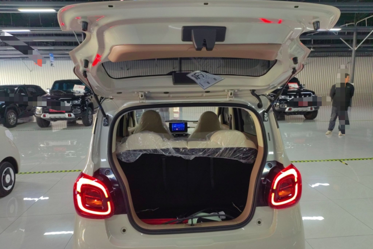 五菱汽车 宏光MINIEV 2025款 四门版 臻享+款机舱底盘23