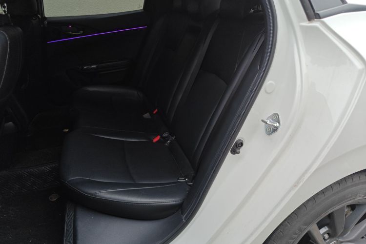 本田 思域 2021款 HATCHBACK 220TURBO CVT新锐控中控内饰21