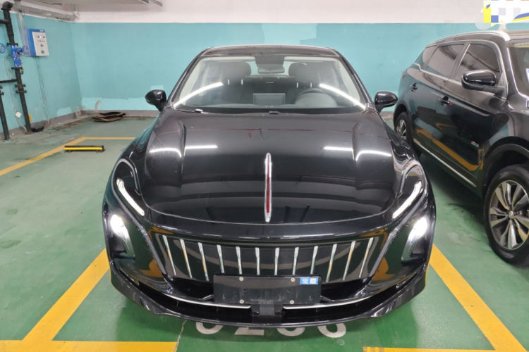 红旗E-QM5 2023款 改款 基础出行版车身外观2