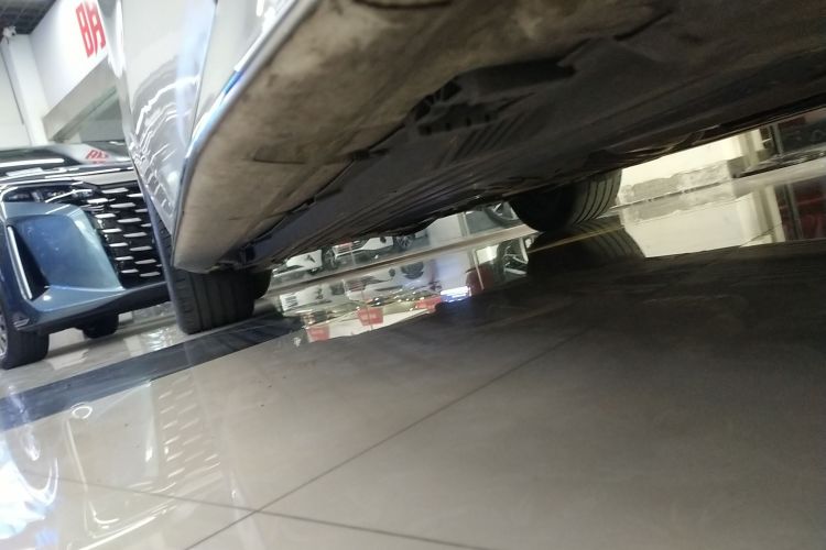 奔驰C级 2023款 改款二 C 260 L 运动版局部细节9001