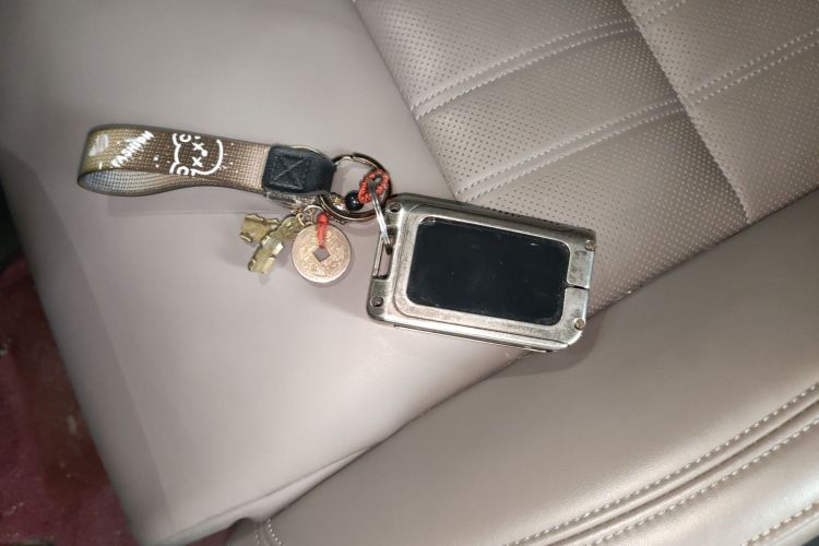 领克09 EM-P 2023款 2.0TD EM-P 远航版PM 七座中控内饰7001