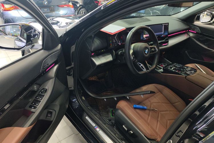 宝马5系 2024款 525Li M运动套装中控内饰20