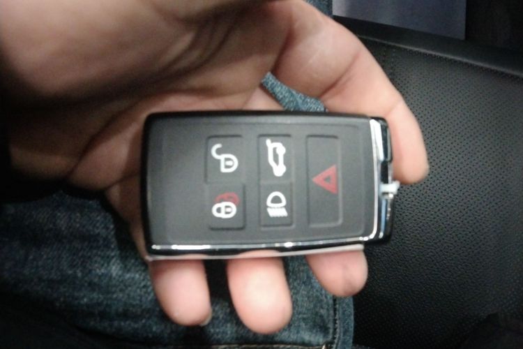 路虎 揽胜极光 2023款 极光L 249PS 豪华版中控内饰11