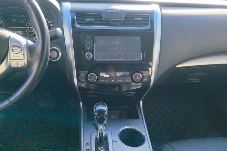 日产 天籁 2016款 改款 2.0L XL舒适版中控内饰16