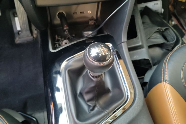 东南DX7 2017款 1.5T 手动凯旋版中控内饰18