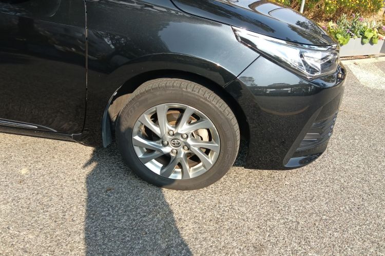 丰田 卡罗拉 2017款 改款 1.2T S-CVT GL-i真皮版车身外观10