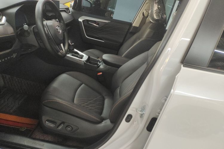 丰田 RAV4荣放 2024款 2.0L CVT两驱风尚Plus版中控内饰19