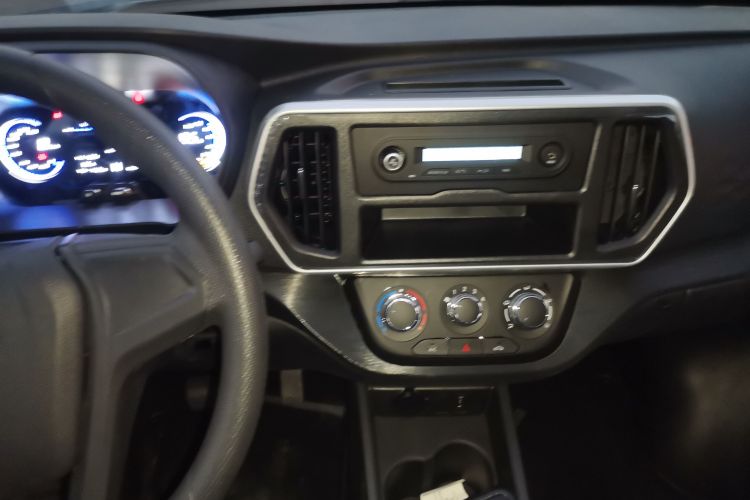 长安凯程 长安睿行EM80 2025款 客运版 舒适型 6座 300km 对开门中控内饰16