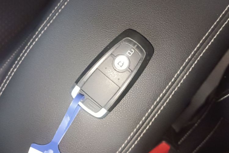 福特 福克斯 2020款 三厢 EcoBoost 180 自动锋潮型中控内饰7001