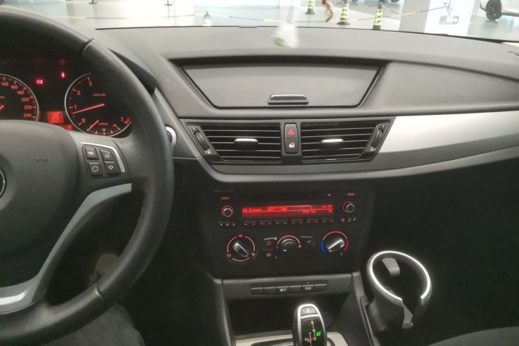 宝马X1 2014款 sDrive18i 时尚型中控内饰16