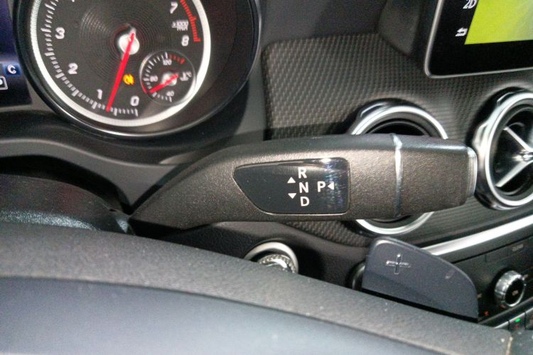 奔驰GLA 2018款 GLA 200 时尚型中控内饰18