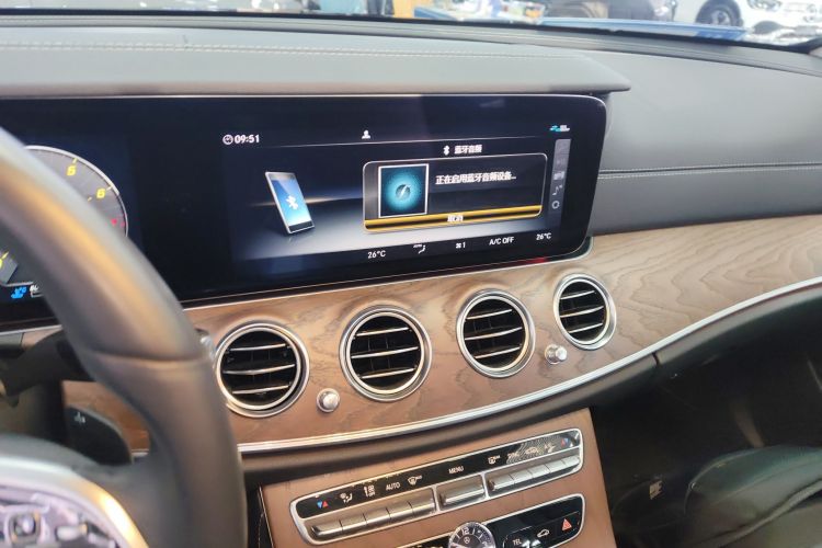 奔驰E级 2020款 改款 E 300 L 时尚型中控内饰16