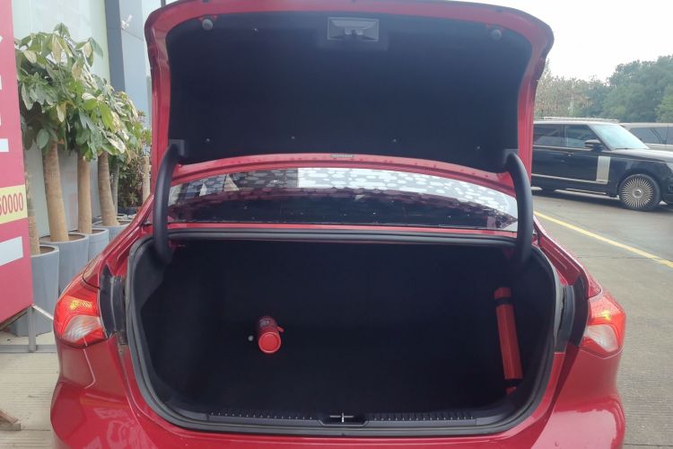 福特 福克斯 2020款 三厢 1.5L 自动锋跃型机舱底盘23