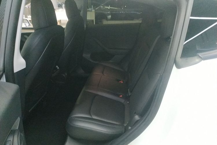 特斯拉 Model Y 2022款 改款 后轮驱动版中控内饰21