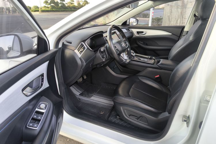 飞凡汽车 飞凡ER6 2020款 620km 智享版中控内饰7003