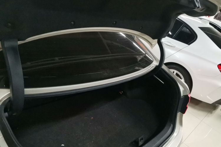 雷克萨斯ES 2015款 200 精英版机舱底盘23