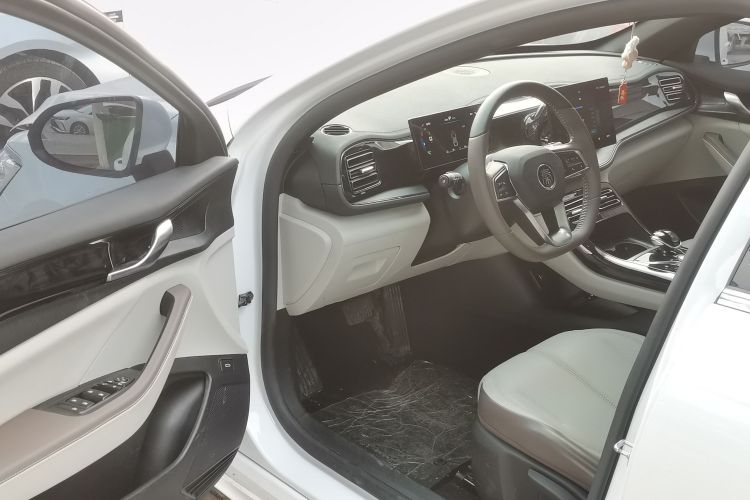 比亚迪 秦PLUS 2024款 荣耀版 DM-i 55KM领先型中控内饰20