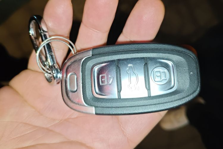 红旗E-QM5 2024款 450km 出行版中控内饰11