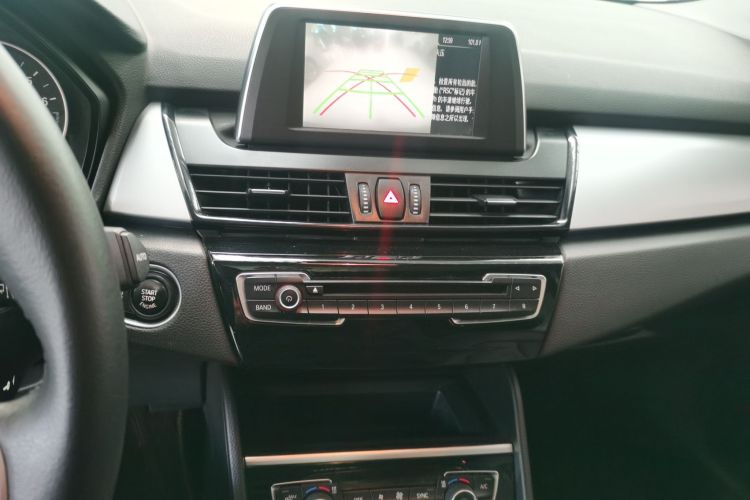 宝马2系旅行车 2016款 218i 领先型中控内饰16