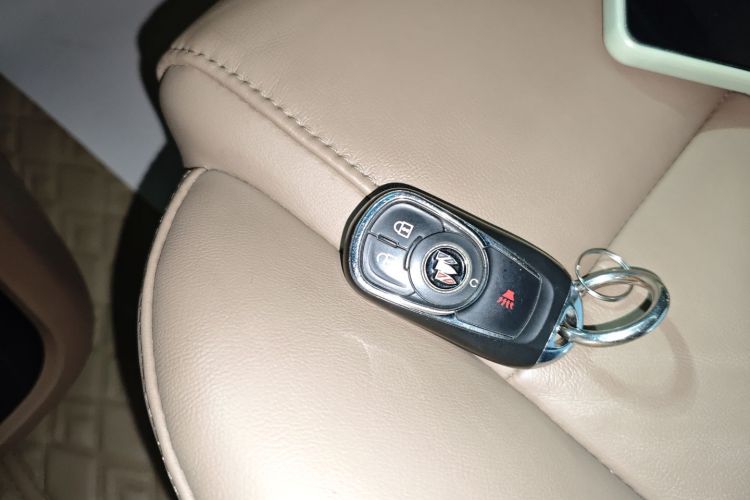 别克GL8 2017款 ES 28T 尊享型 国V中控内饰11