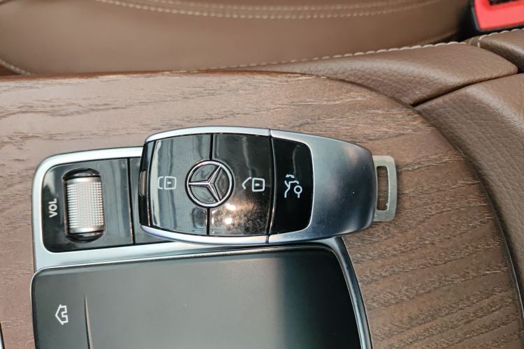 奔驰E级 2020款 E 300 L 时尚型中控内饰7001