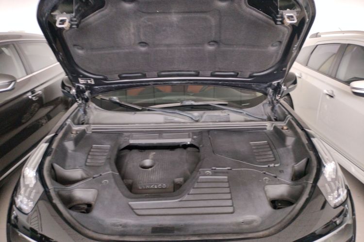 领克01 2017款 2.0T 两驱型Pro版机舱底盘24