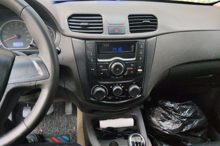 五菱汽车 五菱宏光 2016款 1.5L 改款S舒适型中控内饰16