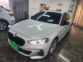 宝马1系 2023款 120i M运动曜夜版