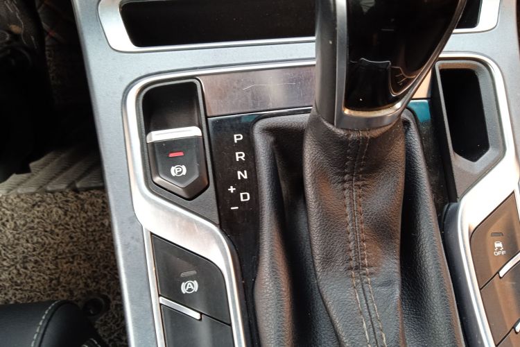 吉利汽车 帝豪 2018款 1.5L CVT向上互联版中控内饰18