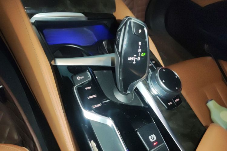 宝马5系 2018款 改款 530Li xDrive M运动套装局部细节18