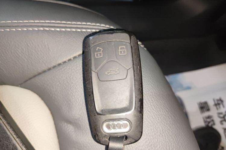 奥迪Q5L 2020款 45 TFSI 尊享时尚型中控内饰7001