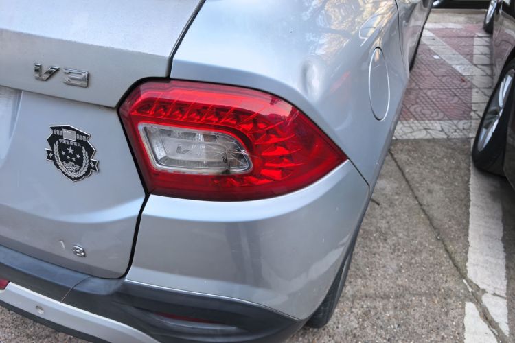 中华V3 2016款 1.5L 手动智能型车身外观6004