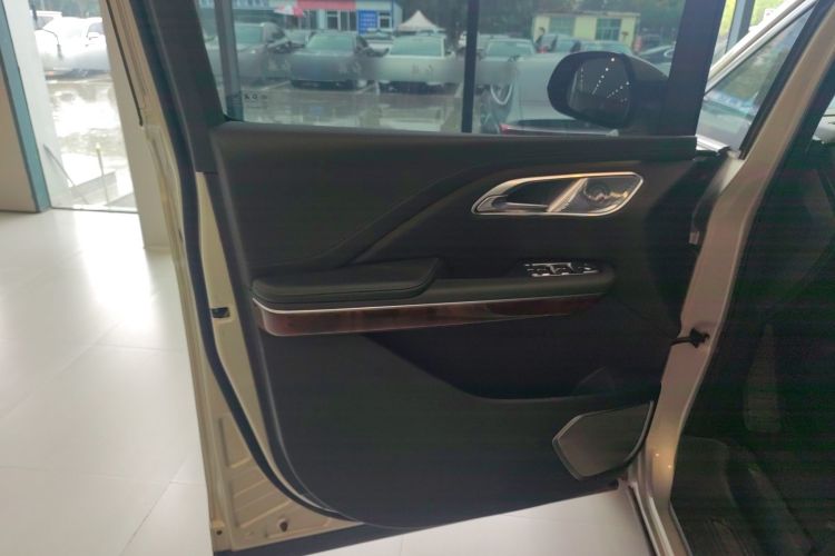 红旗HQ9 2023款 2.0T 智联旗享版中控内饰7007