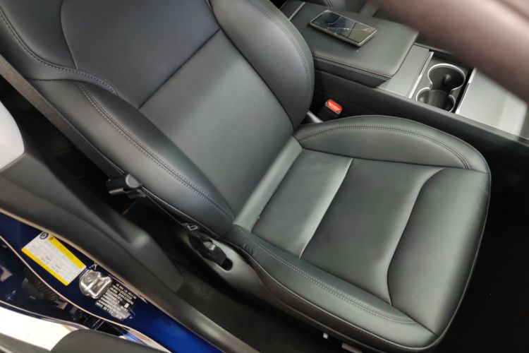 特斯拉 Model 3 2023款 长续航全轮驱动版中控内饰41