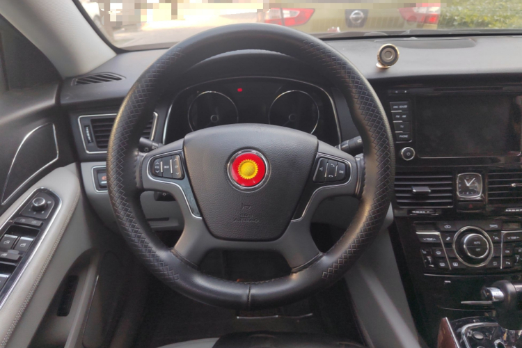 红旗H7 2013款 3.0L 尊贵型中控内饰13