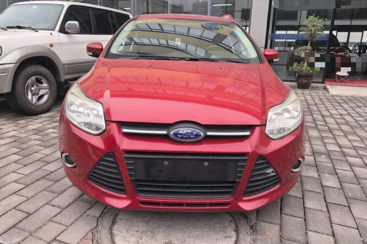 福特 福克斯 2012款 三厢 1.6L 自动风尚型车身外观2