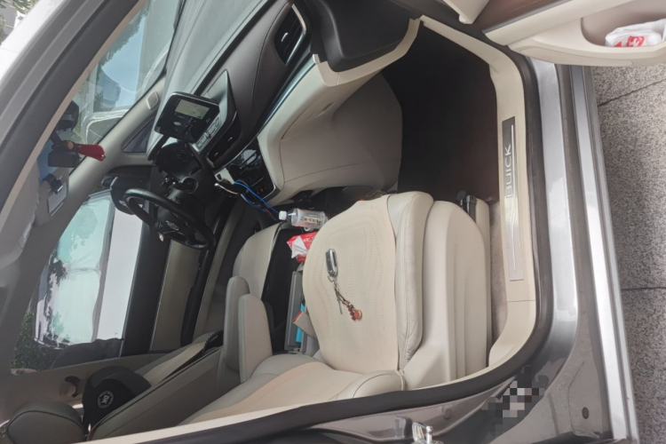 别克GL8 2020款 陆上公务舱 652T 尊贵型局部细节9005