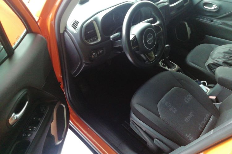 Jeep 自由侠 2018款 互联大屏版 180T 自动高能版中控内饰7003