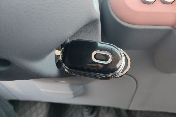 奔腾小马 2025款 222km 闪电马中控内饰11