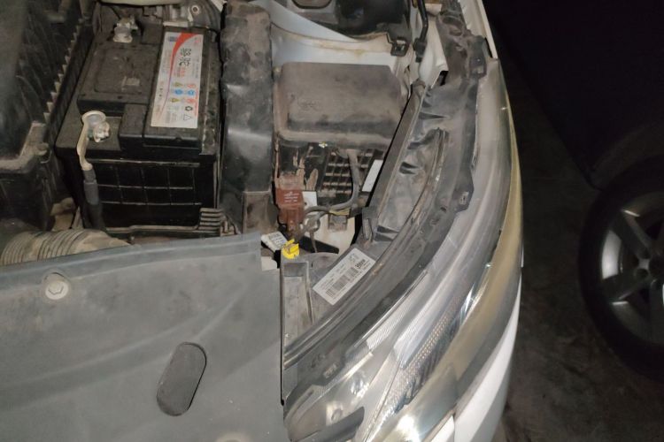 标致2008 2014款 1.6L 自动时尚版局部细节9007