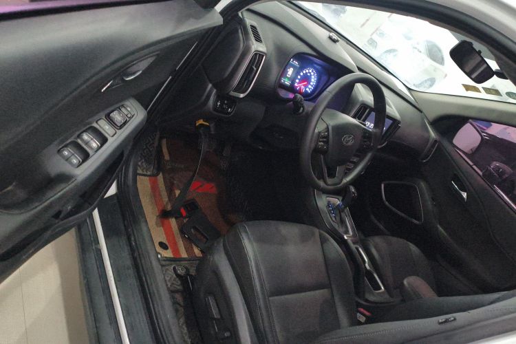 北京现代ix35 2019款 2.0L 自动两驱智勇·畅享版 国V中控内饰7003