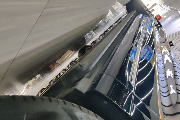 鸿蒙智行 问界M9 2024款 增程 Max版 42kWh 5座版机舱底盘29