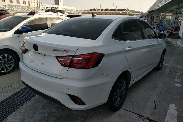 长安 逸动DT 2019款 1.6L 自动智享型 国VI车身外观7