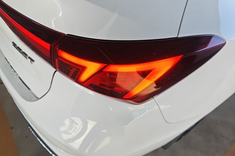 长安 逸动 2023款 畅享版 PLUS 蓝鲸NE 1.4T GDI DCT尊贵版车身外观9