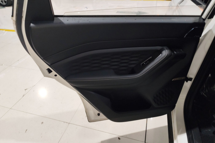 五菱汽车 五菱星云 2023款 2.0L DHT 旗舰版中控内饰7008