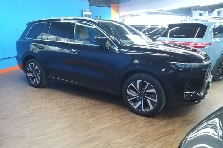 理想汽车 理想ONE 2021款 增程6座版车身外观3