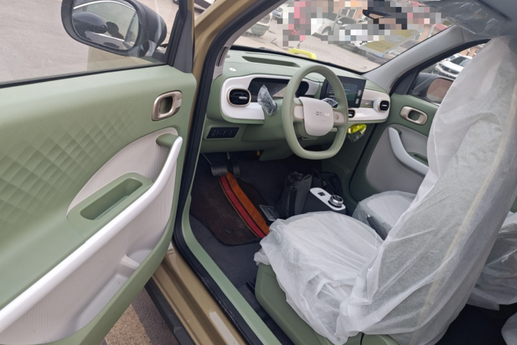 吉利银河 2025款 210km 熊猫骑士中控内饰7003