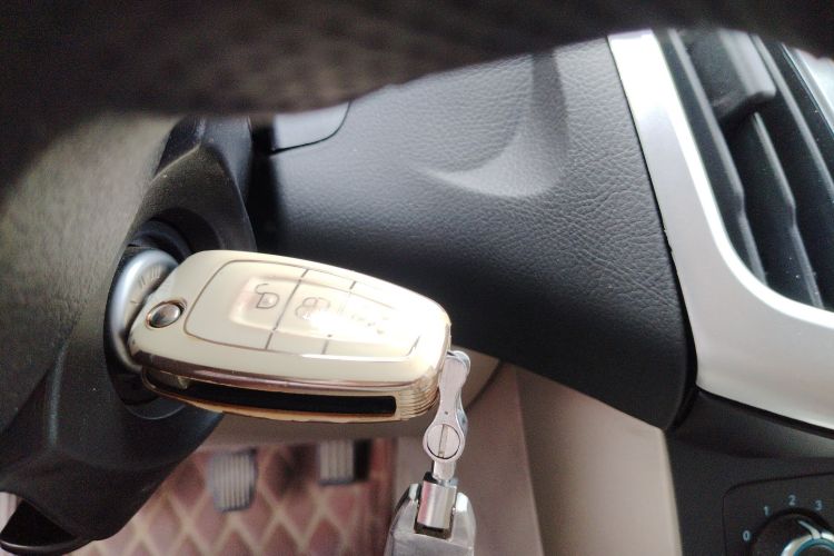 福特 福克斯 2015款 三厢 1.6L 手动舒适型中控内饰11