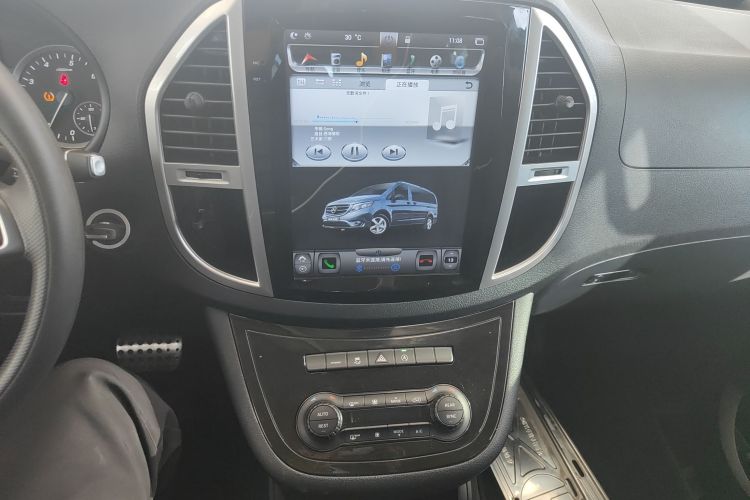 奔驰 威霆 2021款 2.0T 精英版 7座局部细节16